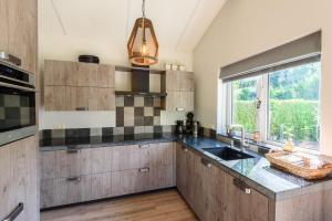 Kuchyň nebo kuchyňský kout v ubytování Luxe en comfort aan bos - geniet van rust & natuur