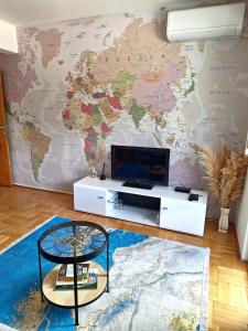 TV a/nebo společenská místnost v ubytování Apartment Lake story + 19 fotografií