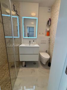 A bathroom at Teror 503