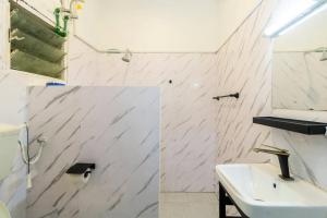 Ένα μπάνιο στο EUNICE'S CLASSY DIANI STUDIO