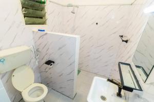 Ένα μπάνιο στο EUNICE'S CLASSY DIANI STUDIO