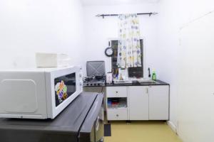 Η κουζίνα ή μικρή κουζίνα στο EUNICE'S CLASSY DIANI STUDIO