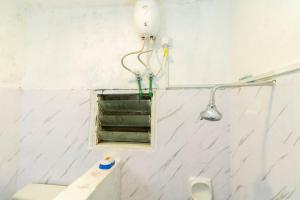 Ένα μπάνιο στο EUNICE'S CLASSY DIANI STUDIO