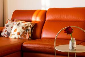 Istumisnurk majutusasutuses Sea View Suite With King Bed, 150Mbps WiFi And Patio Swing