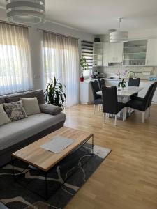 Kuchyň nebo kuchyňský kout v ubytování Apartman Dada