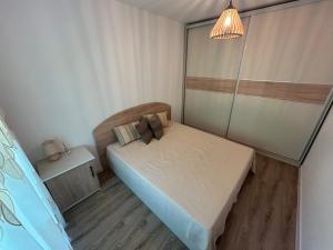 Postel nebo postele na pokoji v ubytování Sunrise Apart Golden Sands + 14 fotografií