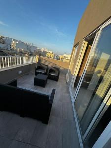 Μπαλκόνι ή βεράντα στο Moonlight Penthouse in Gzira +1 φωτογραφίες
