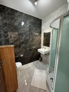 Ένα μπάνιο στο Moonlight Penthouse in Gzira