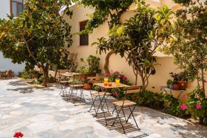 Κήπος έξω από το Rosabella Home