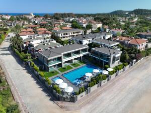 Bazén v ubytování Edem Apartments nebo v jeho okolí