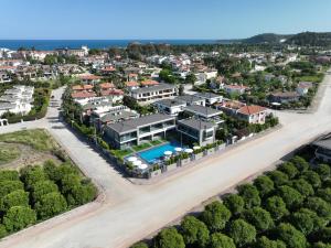 an aerial view of a house with a swimming pool at Edem Apartments in Kemer