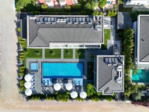 Bazén v ubytování Edem Apartments nebo v jeho okolí