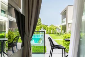 Bazén v ubytování Edem Apartments nebo v jeho okolí