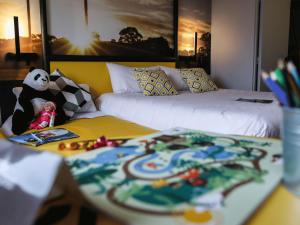 Postel nebo postele na pokoji v ubytování Ibis Styles Clermont-Ferrand République
