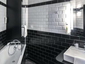 Koupelna v ubytování Ibis Styles Clermont-Ferrand République