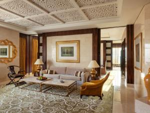 Ruang duduk di Raffles Dubai