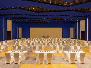 Restaurace v ubytování Novotel Jaipur Convention Centre + 37 fotografií