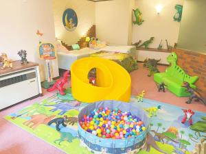 Camera per bambini con area giochi con piscina di palline di Ikaho Kids Paradise Hotel - Vacation STAY 56430v a Shibukawa