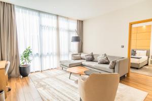 O zonă de relaxare la Loft Hotel Apartment