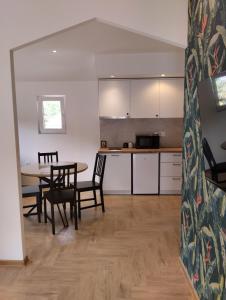 Kuchyň nebo kuchyňský kout v ubytování Apartmani Radmanovic
