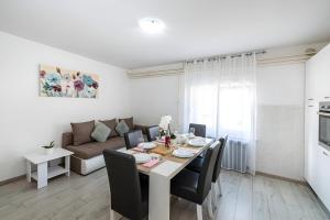 Φωτογραφία από το άλμπουμ του Spacious Holiday Home Joy with pool and playground, Suhovare σε Poličnik +41 φωτογραφίες