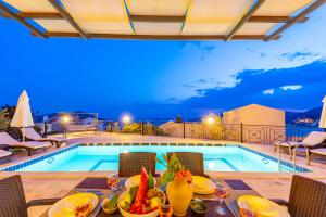 Πισίνα στο ή κοντά στο Villa Meltem