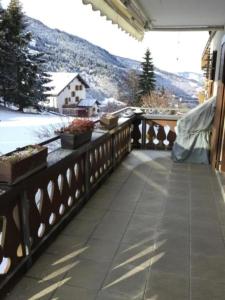 a balcony with a view of a snow covered mountain at 3 12 Zimmer Wohnung "Haus Fless" in Klosters