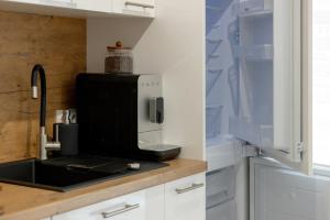 Kuchyňa alebo kuchynka v ubytovaní AMBER DZIWNÓW - Pokoje i Apartamenty & SPA