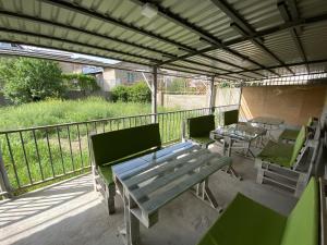Istumisnurk majutusasutuses Kenut Hostel