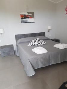 A bed or beds in a room at Un passo dal mare - Guest House