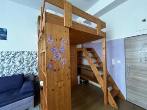 Двох'ярусне ліжко або двоярусні ліжка в номері 1 - izbový apartmán s kúpeľňou