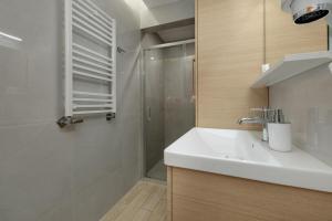Kúpeľňa v ubytovaní AMBER DZIWNÓW - Pokoje i Apartamenty & SPA