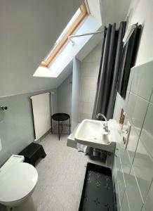 Bilik mandi di Peters Aparthotel