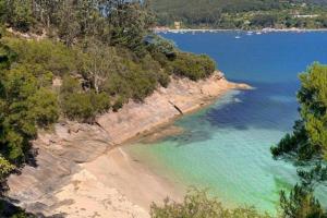 an aerial view of a beach on a cliff at Acogedor retiro junto al mar in Cedeira