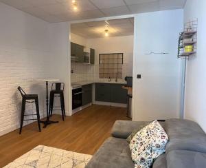 a living room with a couch and a kitchen at Appartement Gabules in La Ciotat