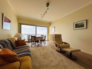 Posedenie v ubytovaní Appartement refait à neuf avec terrasse et parking, 1 chambre, 2 couchages, La Baule - FR-1-245-165