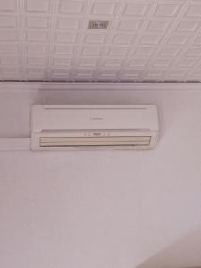 een airconditioning in het plafond van een kamer bij Mirador venerable Escuder ll in Cocentaina