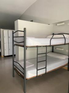 เตียงในห้องที่ Albergue de Villava