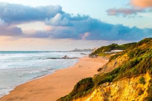 a beach with a view of the ocean at Joli Duplex proche de Biarritz : Le DuplexA in Arcangues