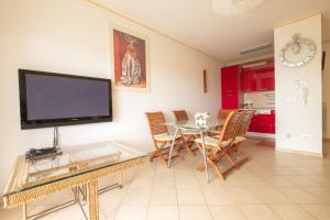 Et tv og/eller underholdning på Green Bay A8 - Pineto Vacanza