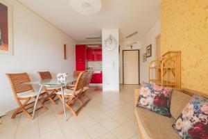 Køkken eller tekøkken på Green Bay A8 - Pineto Vacanza