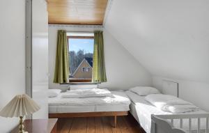 Fotografie z fotogalerie ubytování Beautiful Home In Tranekær With Kitchen v destinaci Tranekær