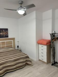 Postel nebo postele na pokoji v ubytování Apartamento blanco y negro en el centro