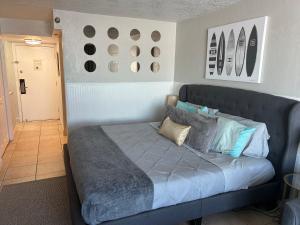 Гостиная зона в Luxury Beach Condo with Pool and Tiki Bar! +25 фотографий