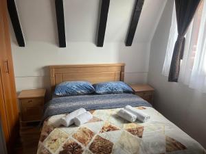 Postel nebo postele na pokoji v ubytování Apartmani "Matija"