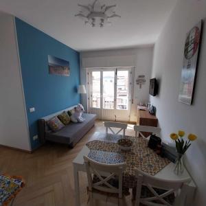 a living room with a couch and a table at Casa Marie in Marina di Modica