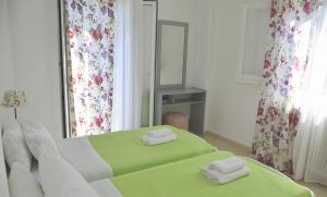 Postel nebo postele na pokoji v ubytování Konstantina Apartment