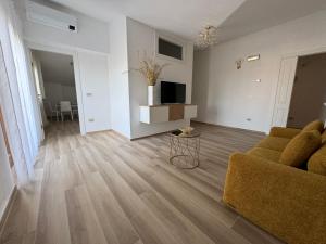 TV a/nebo společenská místnost v ubytování Villa Emilia