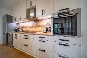 Kuchyň nebo kuchyňský kout v ubytování Lipno Port Apartment C203 - Lipno Home