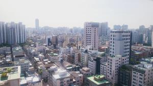 an overhead view of a city with tall buildings at 서울의 야경을 품은 스테이 in Seoul